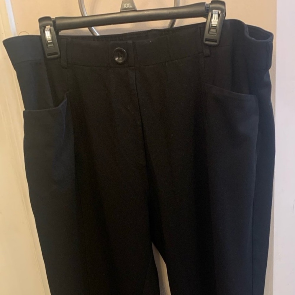 Women’s Black Bell Bottom Long Pants. Elastic Waist. Size 2 X-Large.